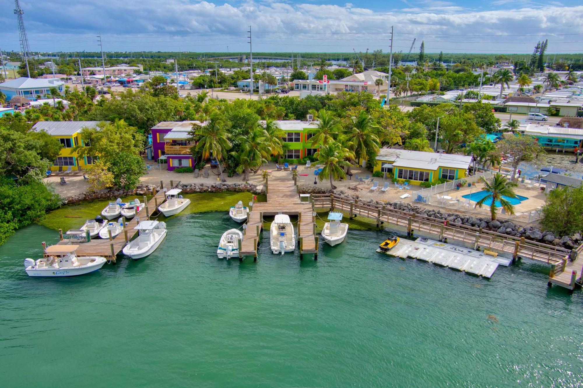 Captain Pip'S Marina & Hideaway Hotel Marathon Exterior photo