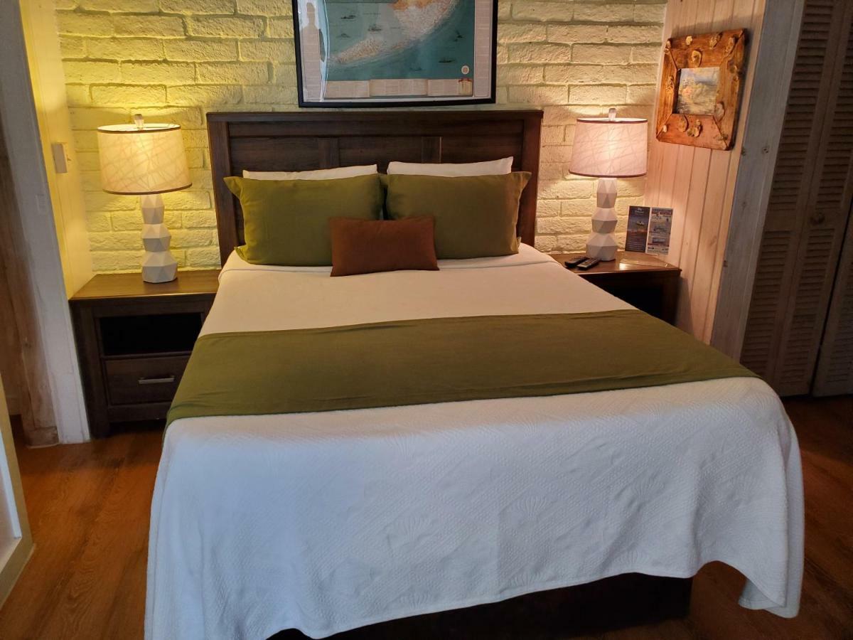 Captain Pip'S Marina & Hideaway Hotel Marathon Room photo